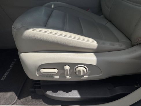 Used 2019 GMC Acadia Denali w/ Technology Package AWD/4WD image 12