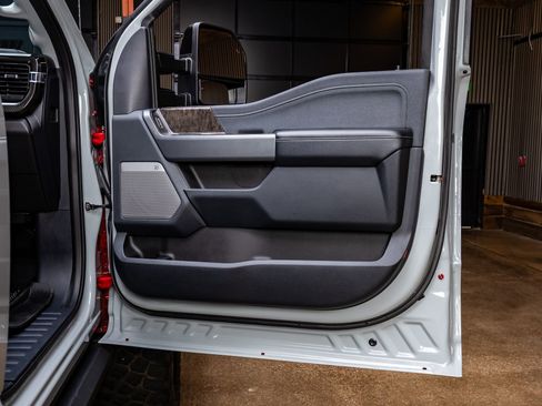 Used 2024 Ford F250 Lariat w/ Lariat Ultimate Package AWD/4WD image 36