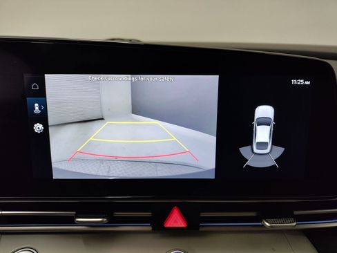 Used 2023 Hyundai Elantra Limited image 22