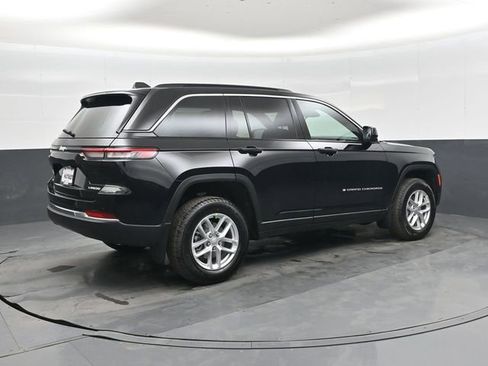 New 2026 Jeep Grand Cherokee Laredo w/ MOPAR Finishing Package AWD/4WD image 4
