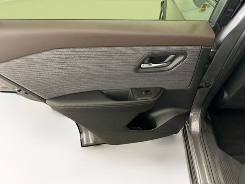 Used 2023 Nissan Rogue SV image 26