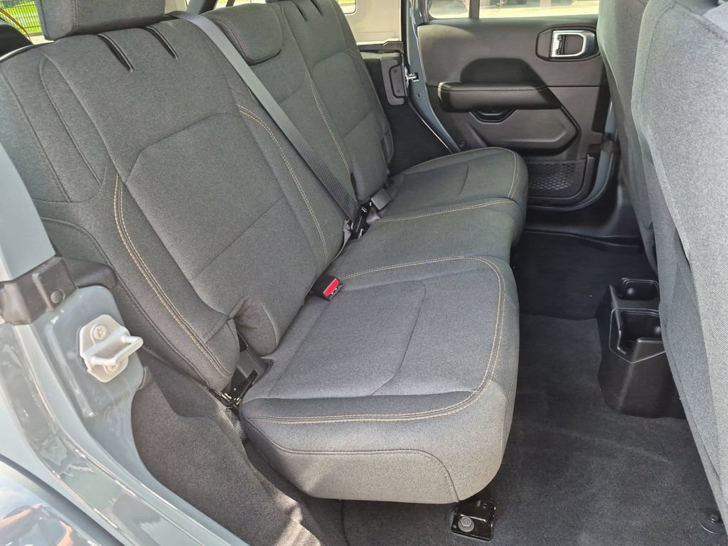 Used 2026 Jeep Wrangler Unlimited Sahara AWD/4WD image 31