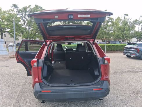 Used 2022 Toyota RAV4 XLE Premium AWD/4WD image 22