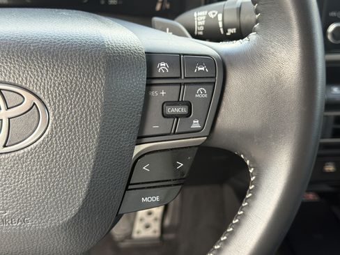 Used 2025 Toyota Camry SE FWD image 30