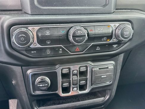 Used 2022 Jeep Wrangler Unlimited Sport AWD/4WD image 17