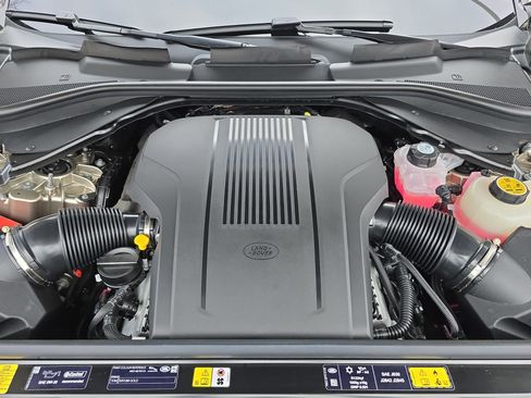 New 2026 Land Rover Range Rover Long Wheelbase SE image 32