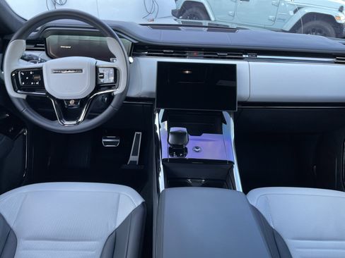 Used 2024 Land Rover Range Rover Sport SV image 36