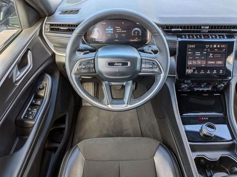 Used 2024 Jeep Grand Cherokee Altitude image 15