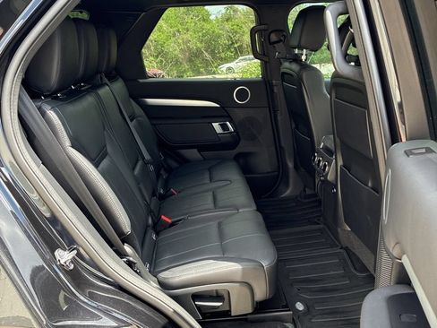 Used 2020 Land Rover Discovery Landmark AWD/4WD image 14