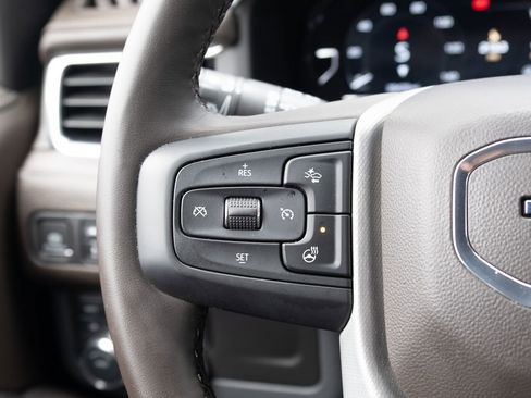 Used 2023 GMC Yukon Denali AWD/4WD image 6