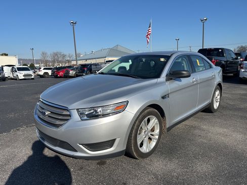 Used 2015 Ford Taurus SE image 1