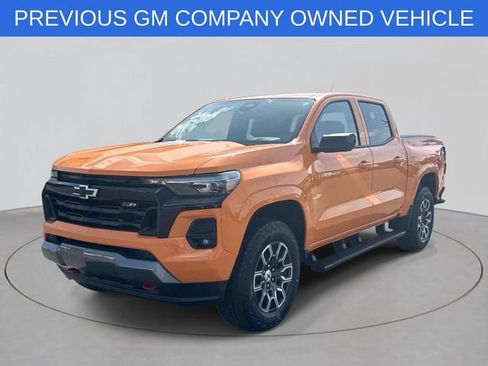 Used 2025 Chevrolet Colorado Z71 w/ Technology Package AWD/4WD image 31