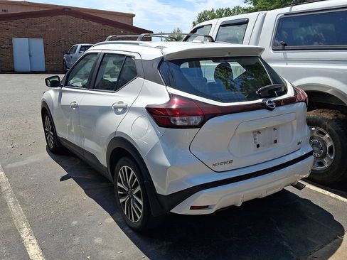 Used 2023 Nissan Kicks SV w/ Interior Electronics Package FWD image 5