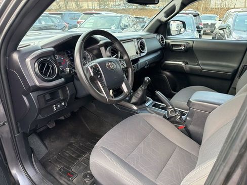 Used 2019 Toyota Tacoma TRD Sport w/ Technology Package image 17
