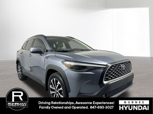 Used 2022 Toyota Corolla Cross XLE image 3