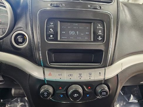 Used 2018 Dodge Journey SE image 16