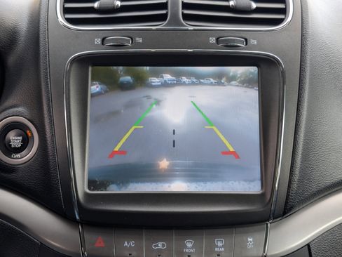 Used 2019 Dodge Journey Crossroad image 3