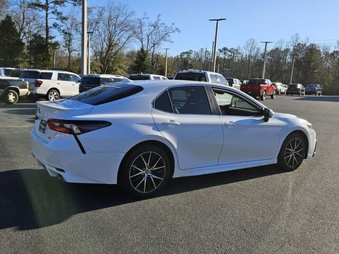 Used 2022 Toyota Camry SE image 14