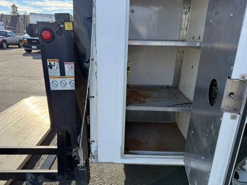 Used 2016 GMC Savana 3500 image 30