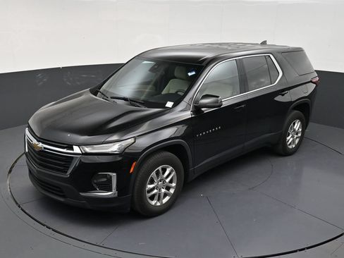 Used 2023 Chevrolet Traverse LS FWD image 12