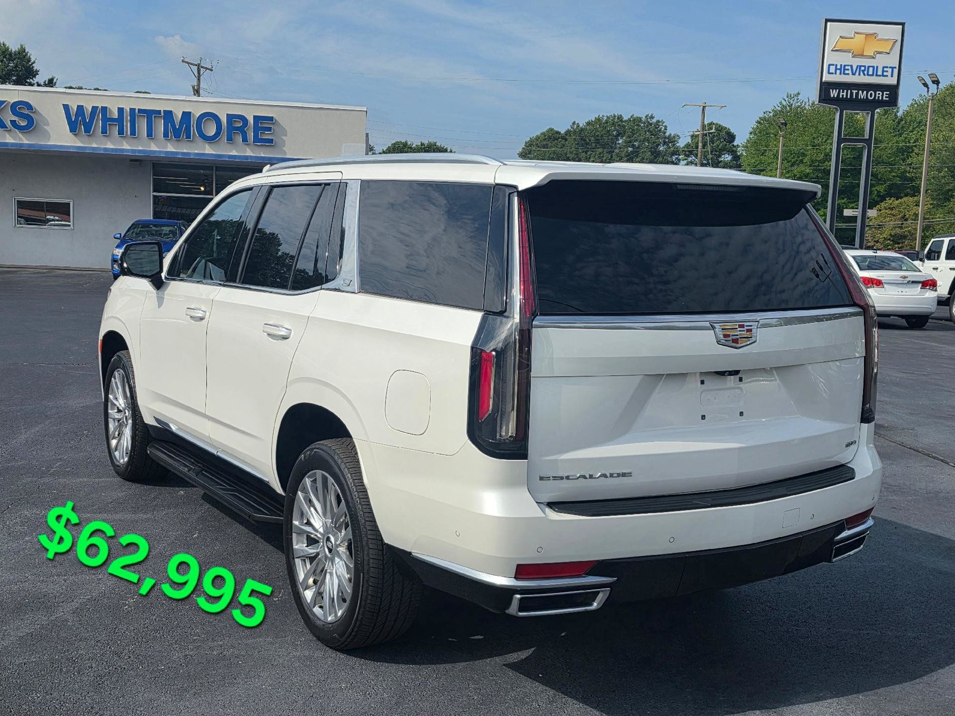 Used 2022 Cadillac Escalade Premium Luxury AWD/4WD image 3