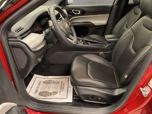 Used 2025 Jeep Compass Limited image 15