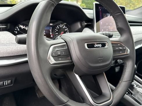 Used 2024 Jeep Compass Latitude AWD/4WD image 13