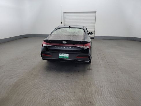 Used 2025 Hyundai Elantra SE FWD image 7