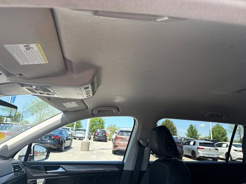 Used 2023 Volkswagen Tiguan SE image 16