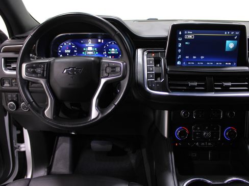 Used 2023 Chevrolet Suburban Z71 image 2