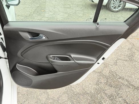 Used 2017 Chevrolet Cruze Premier image 40