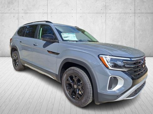 New 2026 Volkswagen Atlas Peak Edition image 7