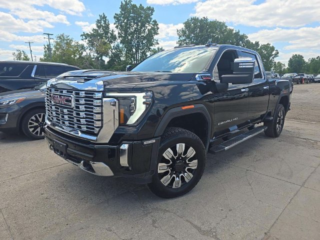 Used 2025 GMC Sierra 3500 Denali AWD/4WD image 2
