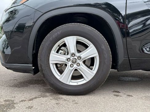 Certified 2025 Toyota Highlander LE FWD image 12