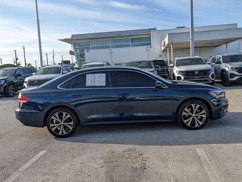 Certified 2022 Volkswagen Passat 2.0T SE image 4