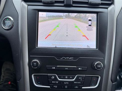 Used 2020 Ford Fusion SE FWD image 23
