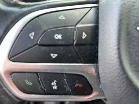 Used 2018 Chrysler Pacifica Touring-L Plus FWD image 9