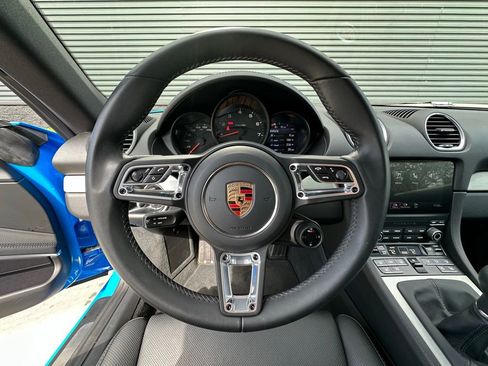 Used 2025 Porsche 718 Cayman image 29