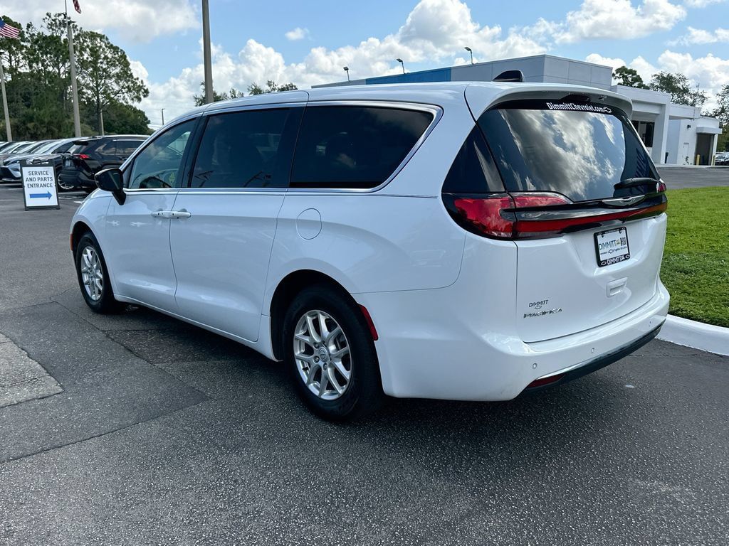 Used 2025 Chrysler Pacifica Select FWD image 7