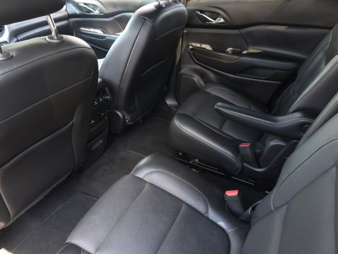 Used 2018 GMC Acadia SLT FWD image 11