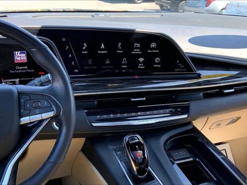 Used 2021 Cadillac Escalade Premium Luxury AWD/4WD image 5