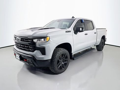 Used 2024 Chevrolet Silverado 1500 LT Trail Boss w/ LT Trail Boss Premium Package AWD/4WD image 3