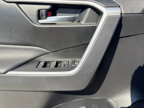Used 2022 Toyota RAV4 XLE Premium image 20