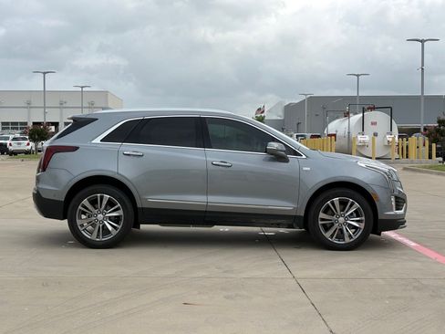 Certified 2025 Cadillac XT5 Premium Luxury w/ Technology Package FWD image 8
