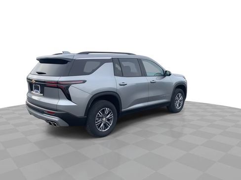 Used 2025 Chevrolet Traverse LT w/ Driver Confidence Package FWD image 8