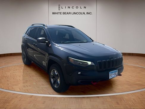 Used 2019 Jeep Cherokee Trailhawk w/ Cold Weather Group AWD/4WD image 3