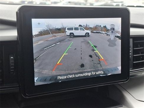 Used 2022 Ford Explorer XLT image 13