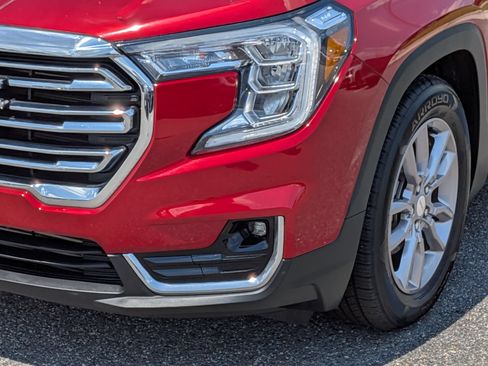 Used 2022 GMC Terrain SLT w/ Infotainment Package II FWD image 9