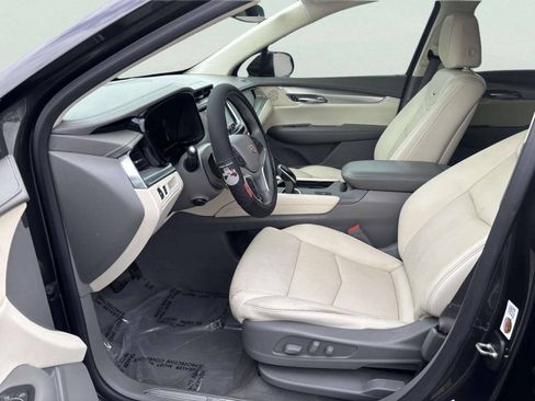 Used 2018 Cadillac XT5 Luxury w/ Driver Awareness Package FWD image 15