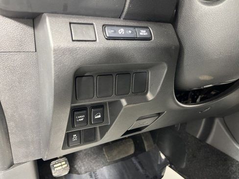 Used 2024 Nissan Frontier SV image 25